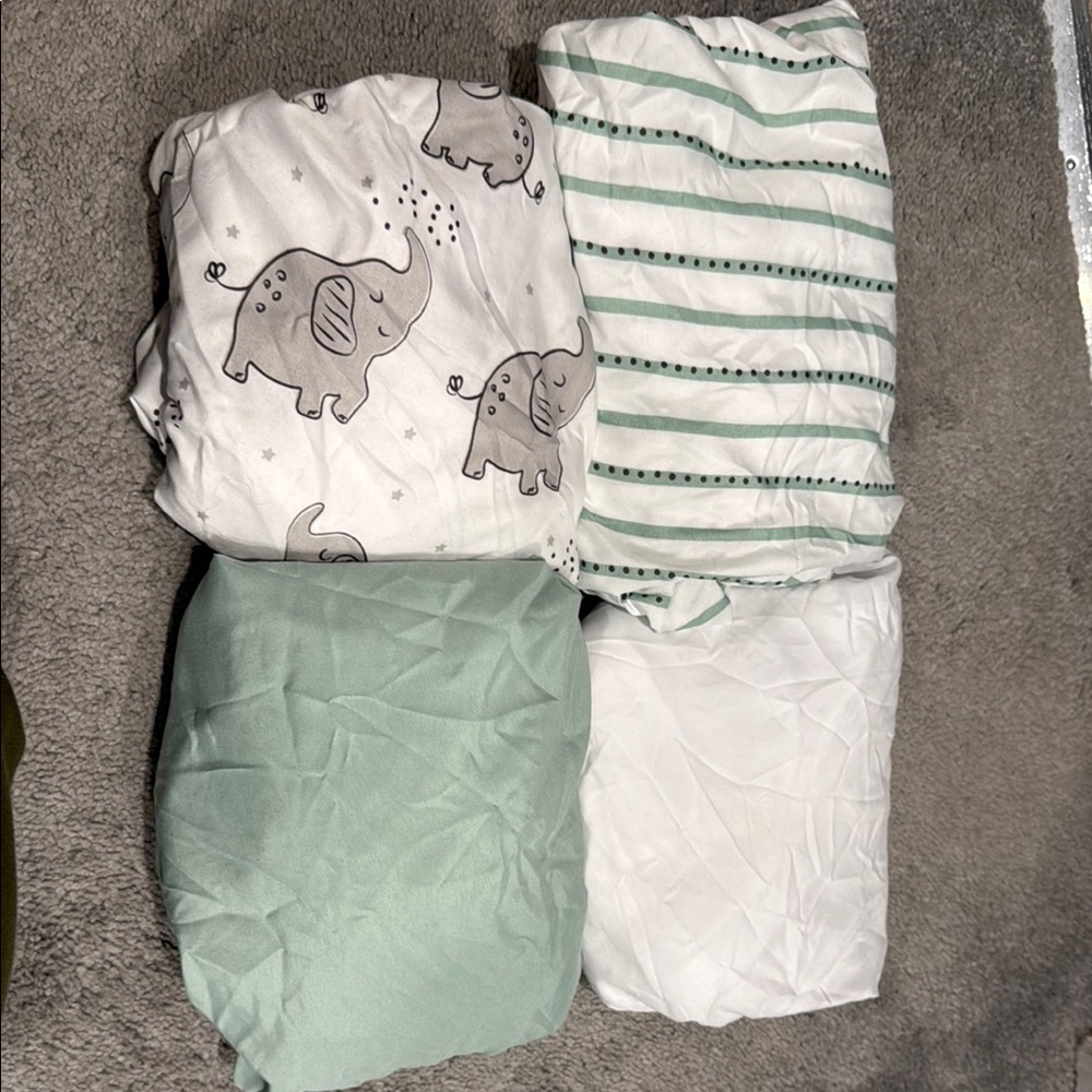 Set of crib sheets with Elephant and Stripes